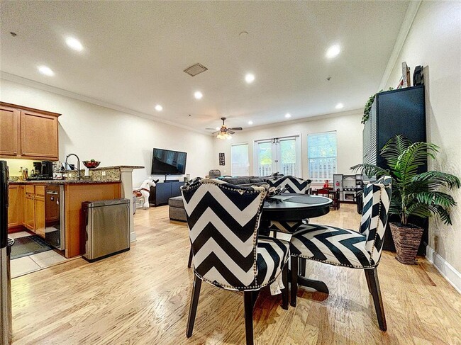 Building Photo - 3210 W Horatio St