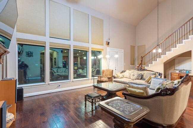 Building Photo - Very beautiful 5 bedroom, 4.1 bathroom hou...