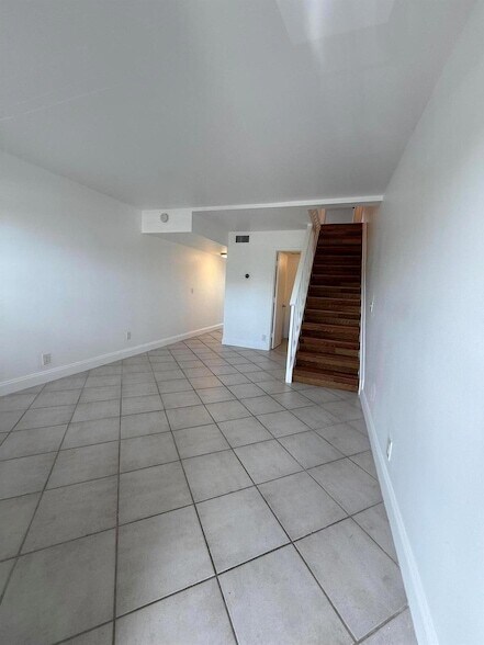 Primary Photo - 9500 SW 3rd St