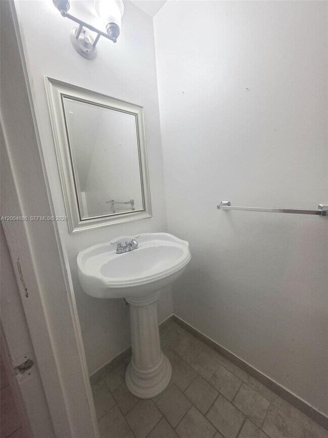 Building Photo - 8958 W Sample Rd