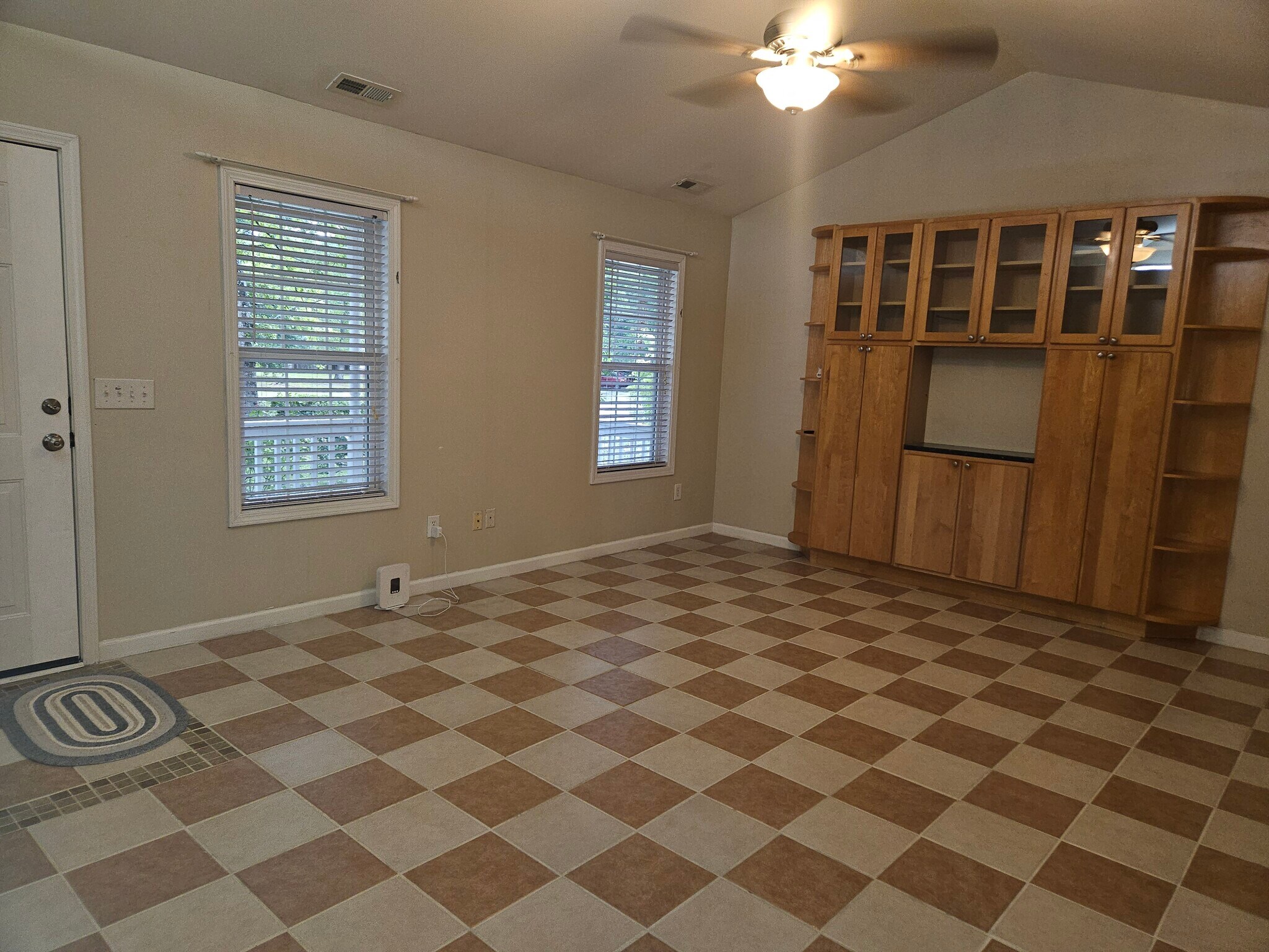 Building Photo - 8654 Heirloom Dr NE