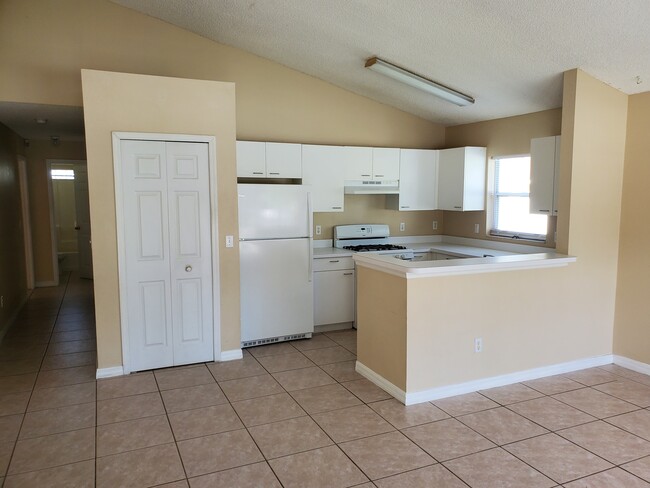 Kitchen - 306 Windford Ct