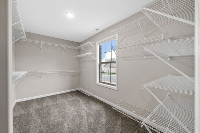Building Photo - Pet Friendly Four Bedroom with Bonus!