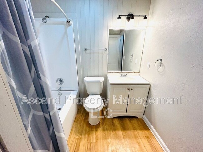 Building Photo - 217 Sequoia Dr