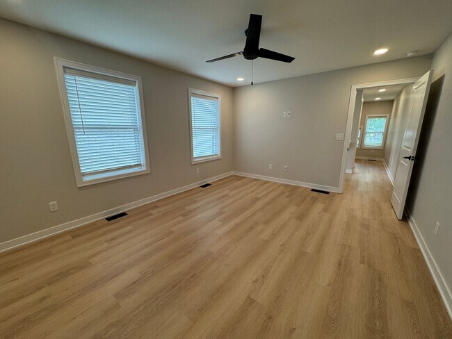 Building Photo - 1234-1236-1236 Summit St