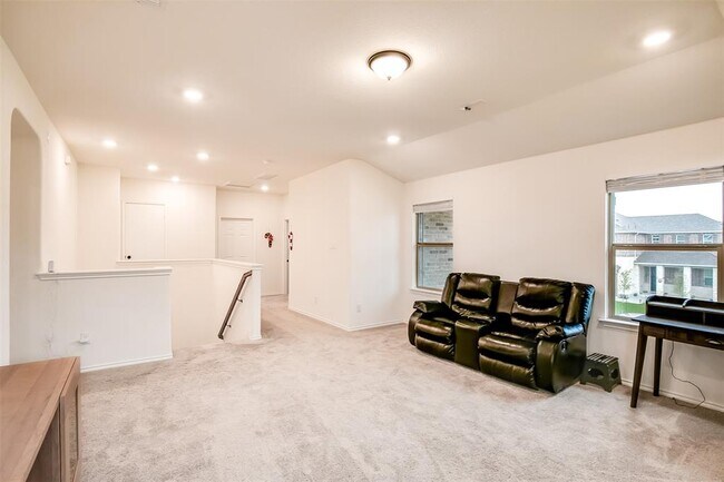 Building Photo - 1924 Stringer Pass