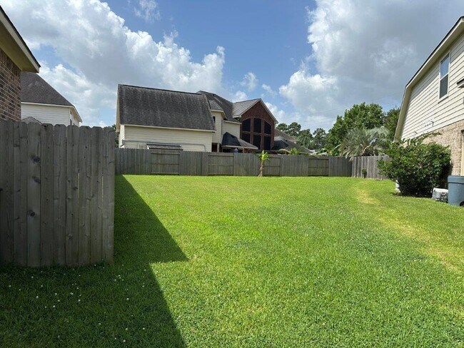 Building Photo - 16419 Lakewood Field Dr