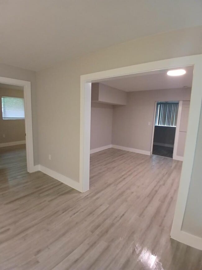 Building Photo - 1320 NE 146th St