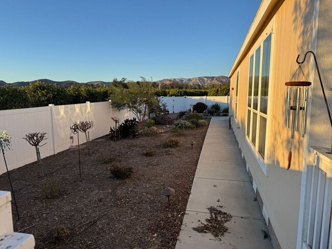 Building Photo - Great Home on a Farm for Rent