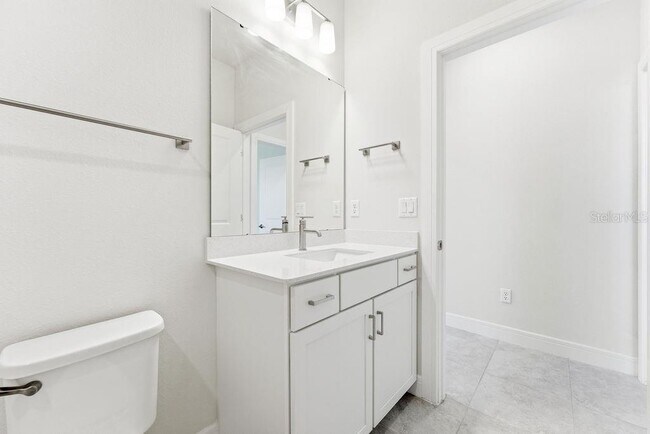 Building Photo - 14037 Kauai Dr