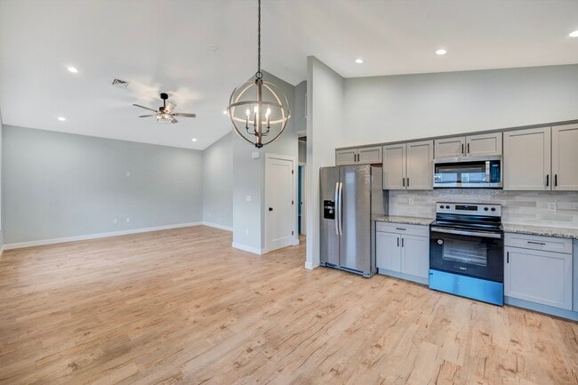 Building Photo - 525 Harrison Ave