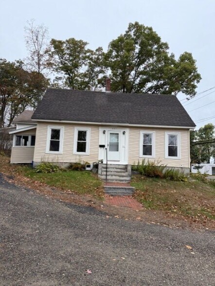 Primary Photo - 301 N State St