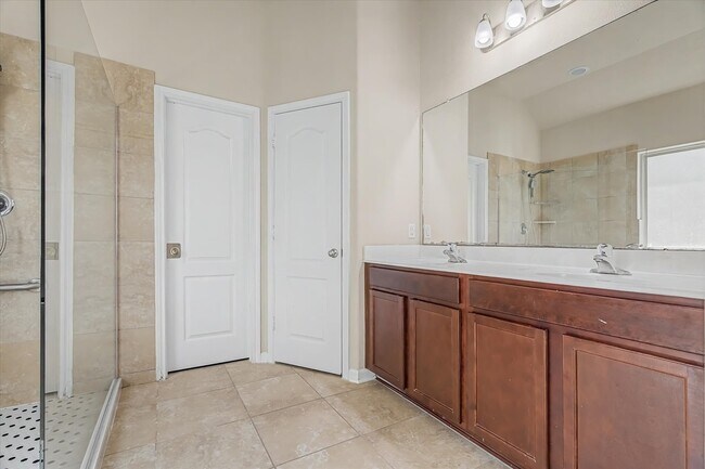 Building Photo - 3834 Raintree Village Dr