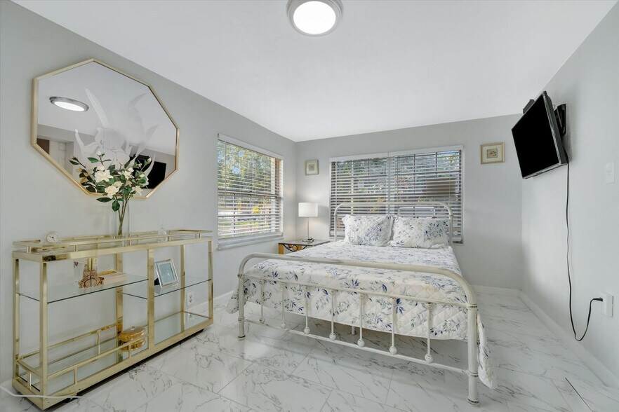 Building Photo - 4213 E Yukon St