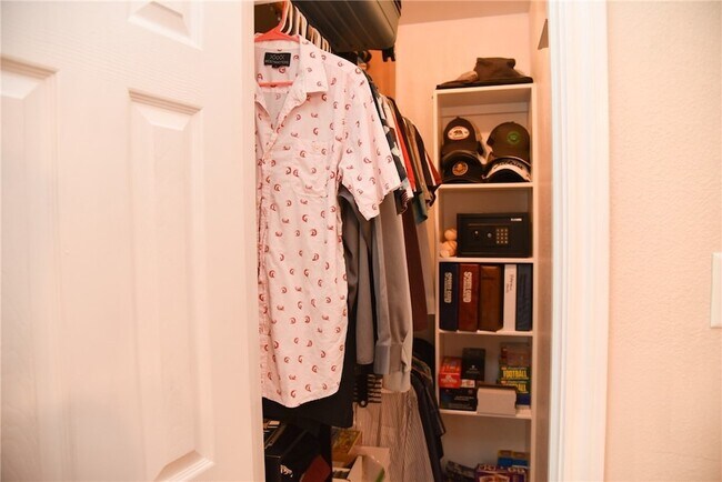 Building Photo - 3813 Oldenburg Ln