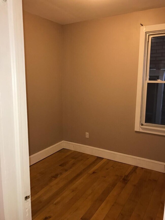 Building Photo - 10 Parkview Ct