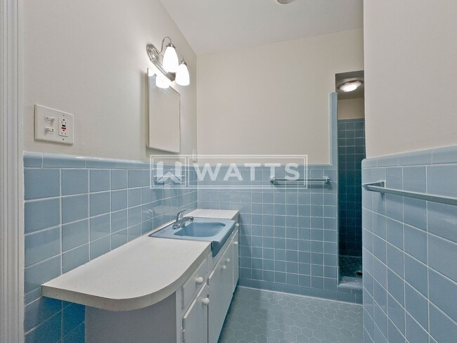 Building Photo - Charming & Spacious 3-Bed Home in City of Hoover