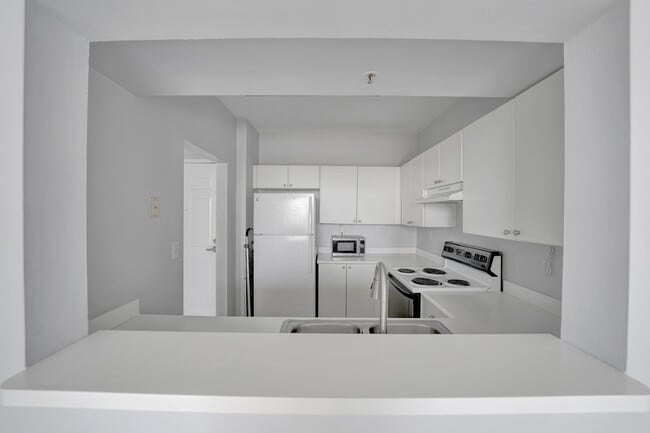 Building Photo - 3020 NE 32nd Ave
