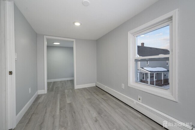 Building Photo - 408 David St