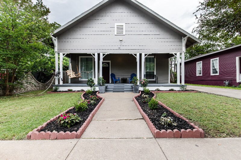 Building Photo - 2021 Grainger St
