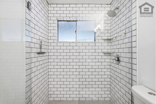 Building Photo - 4711