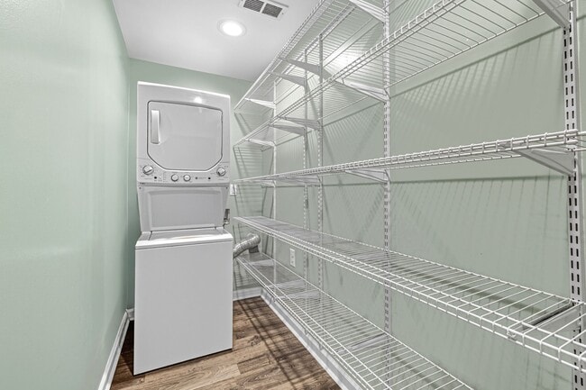 Building Photo - 2601 Bristol Pl