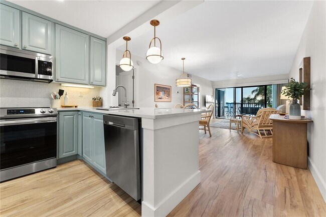 Building Photo - 6287 Bahia Del Mar Cir N