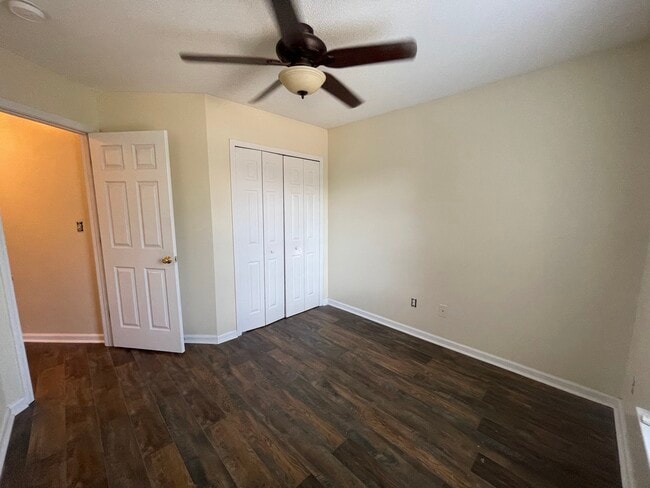 Building Photo - 511 N Water's Edge Dr