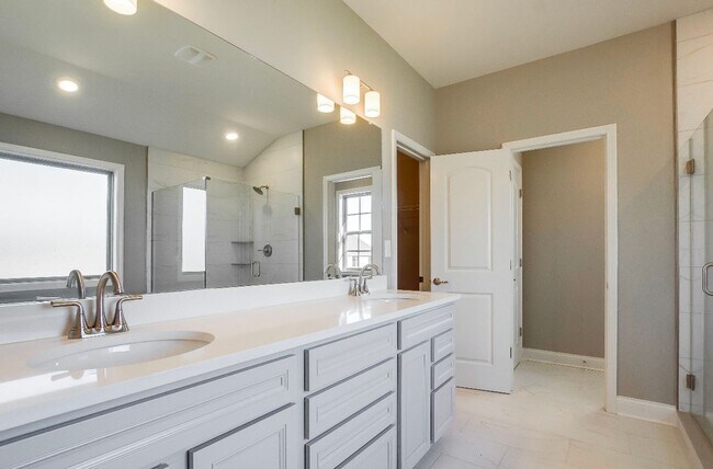 Building Photo - Gorgeous Newer Construction Home!
