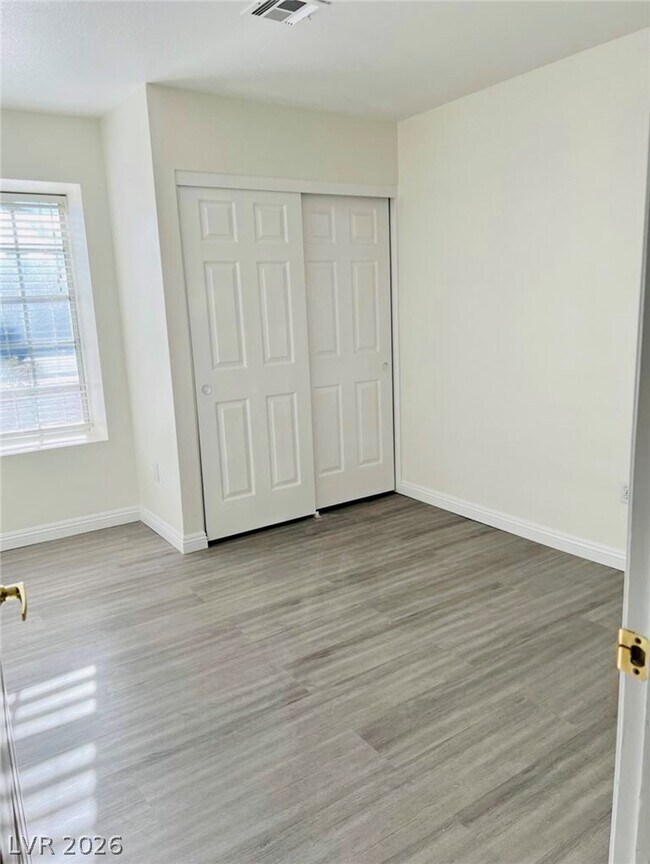 Building Photo - 3732 N White Plains Dr
