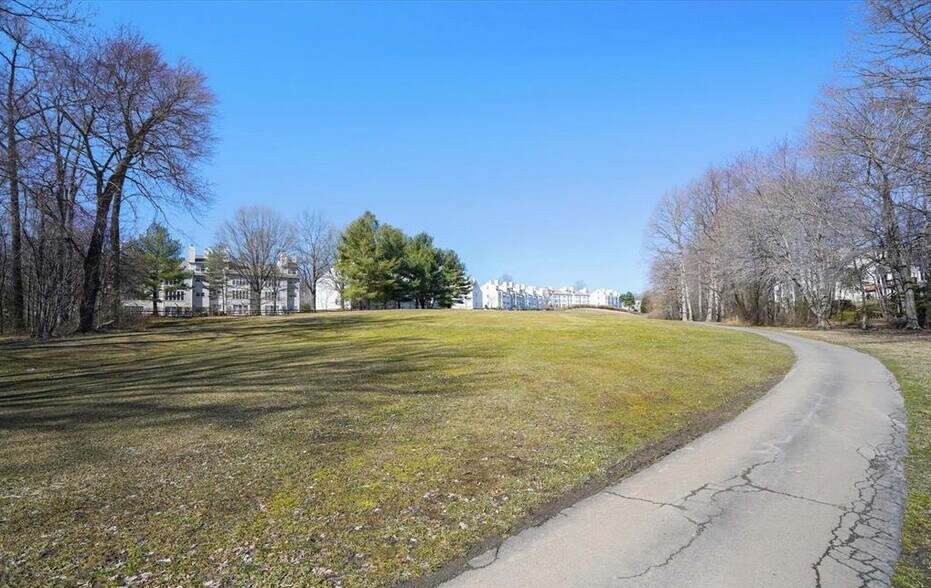 Building Photo - 3922 Penderview Dr