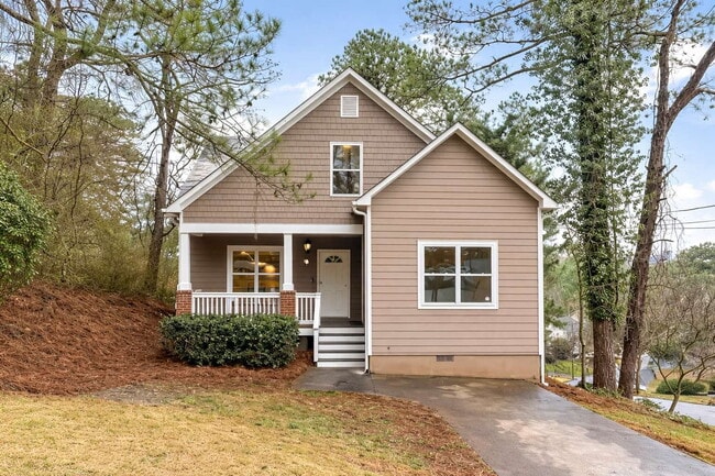 Building Photo - Affordable $190/Week Furnished Room in Westside Intown Atlanta – Utilities Included - High Speed ...