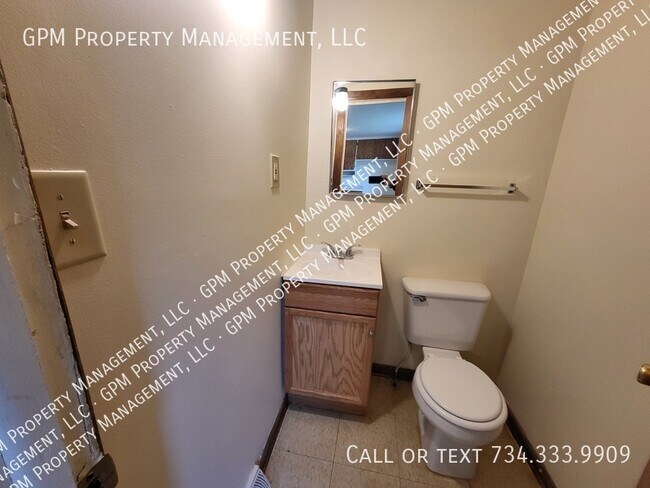 Building Photo - 33058 Alanson St