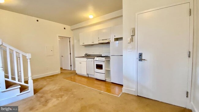 Building Photo - 330 S Juniper St