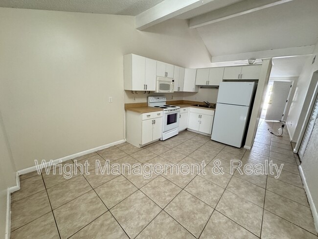 Building Photo - 8508 Pinehurst Dr