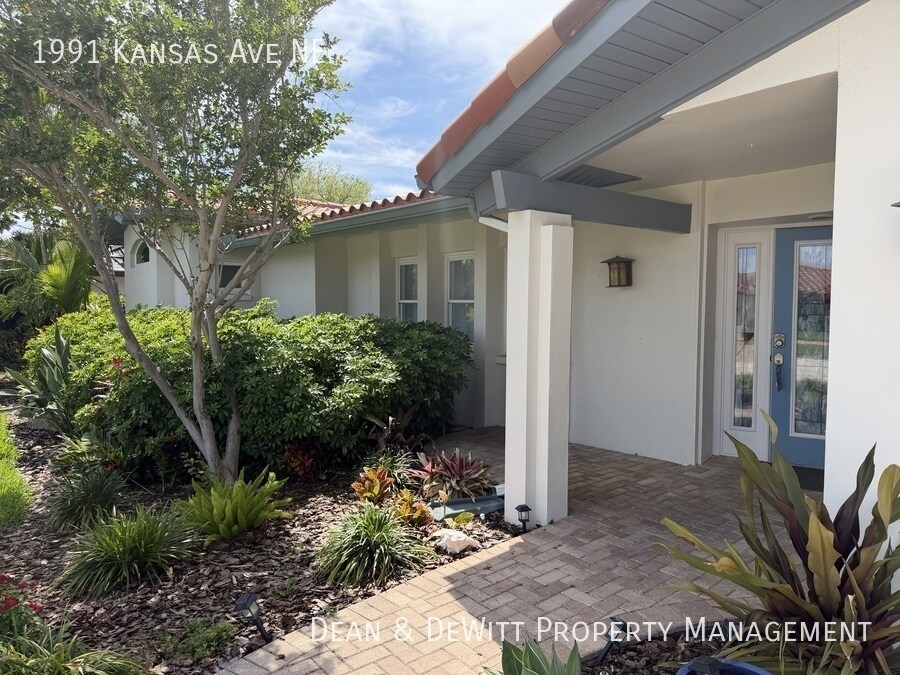 Building Photo - 4 Bed/3 Bath