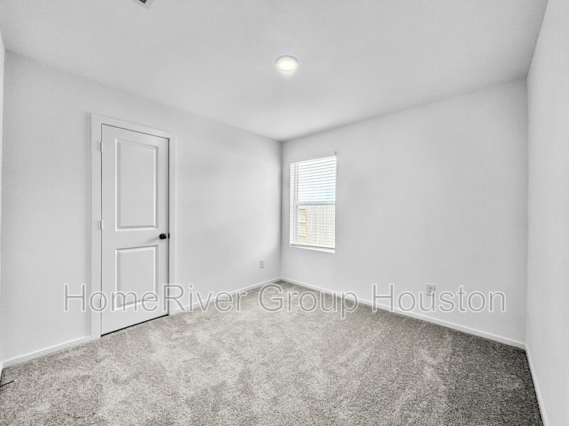 Building Photo - 5823 Standpiper Lp