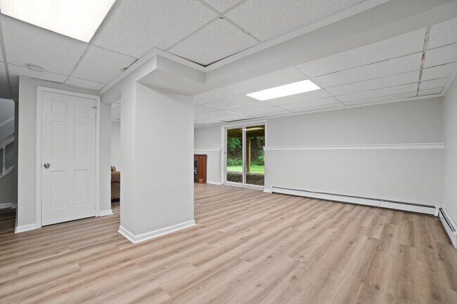 Building Photo - 215 Oak Ave