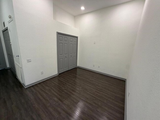 Building Photo - 2865 Polana St