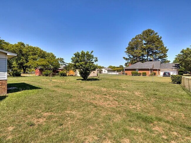 Building Photo - Lawn care included!