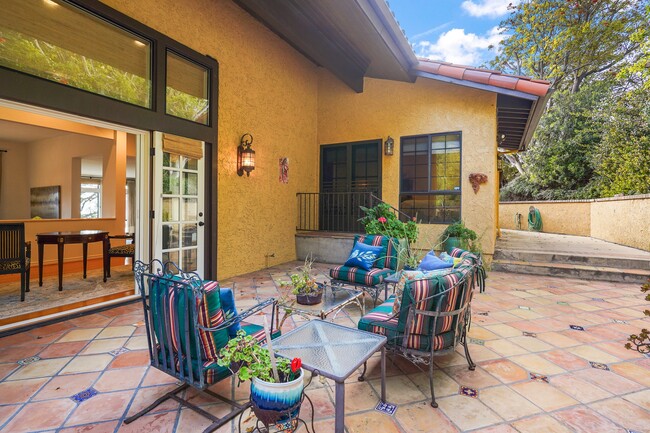 veranda off living room - 4244 Avenida de la Encinal