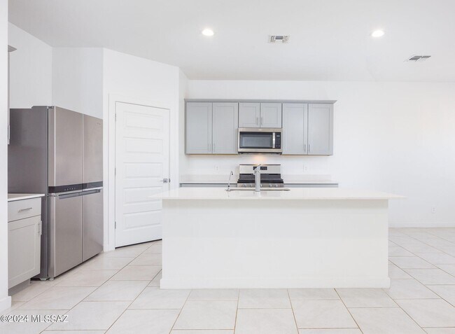 Building Photo - 12490 W Gini Ln