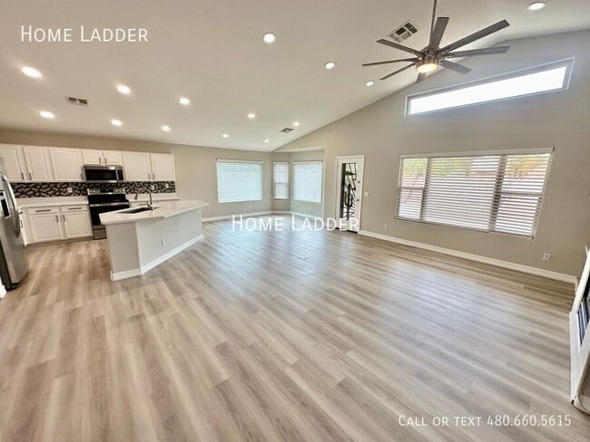 Building Photo - 9732 E Kiowa Ave