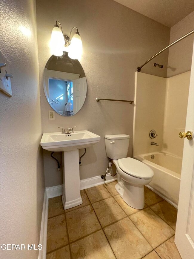 Building Photo - 521 W Missouri Ave