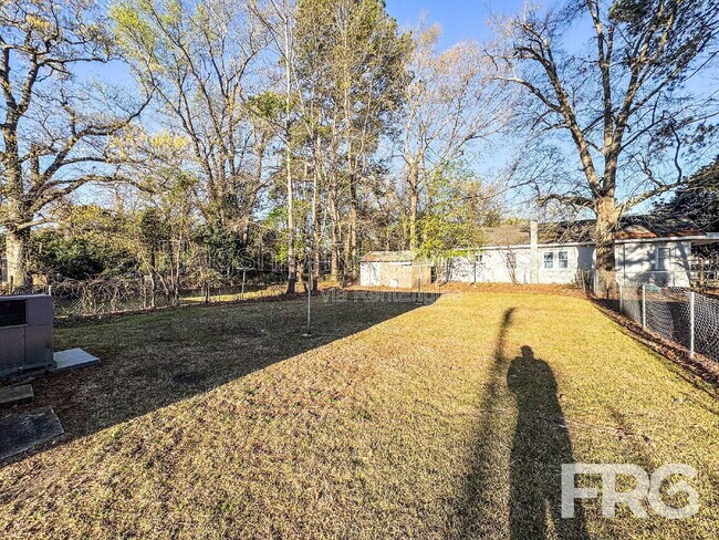 Building Photo - 611 Rudolph St