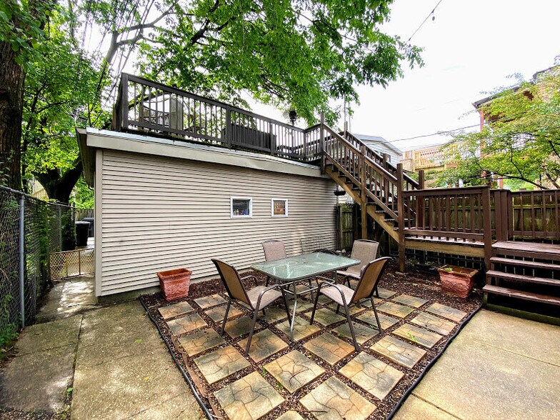 Shared Outdoor Space - 1402 N Bell Ave