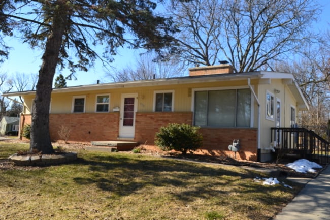 Building Photo - 930 Sherwood St