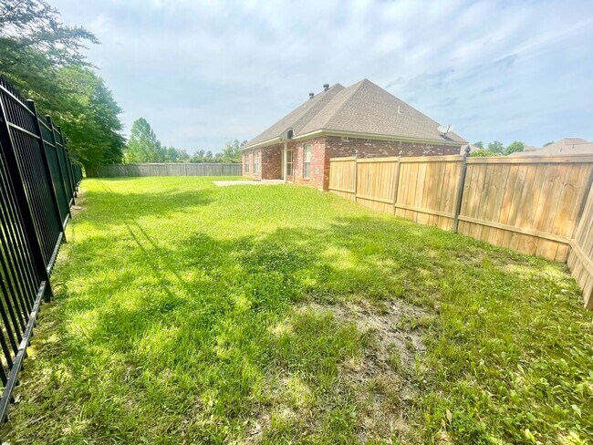 Building Photo - 3/2 Home for Rent in Brandon School District