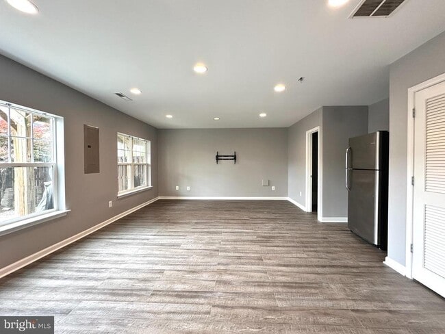 Building Photo - 106 Notions Ct