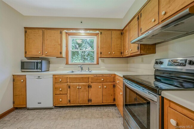 Building Photo - 33 Chestnut St